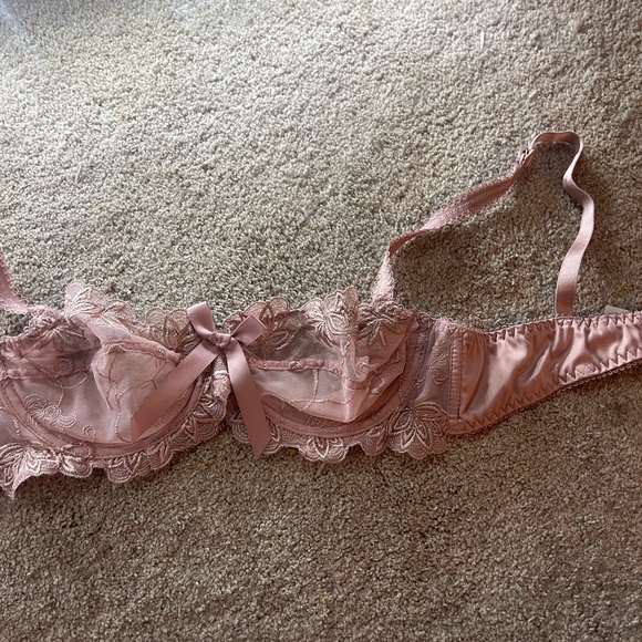 Light Pink Lace Bra - Picture 2 of 3
